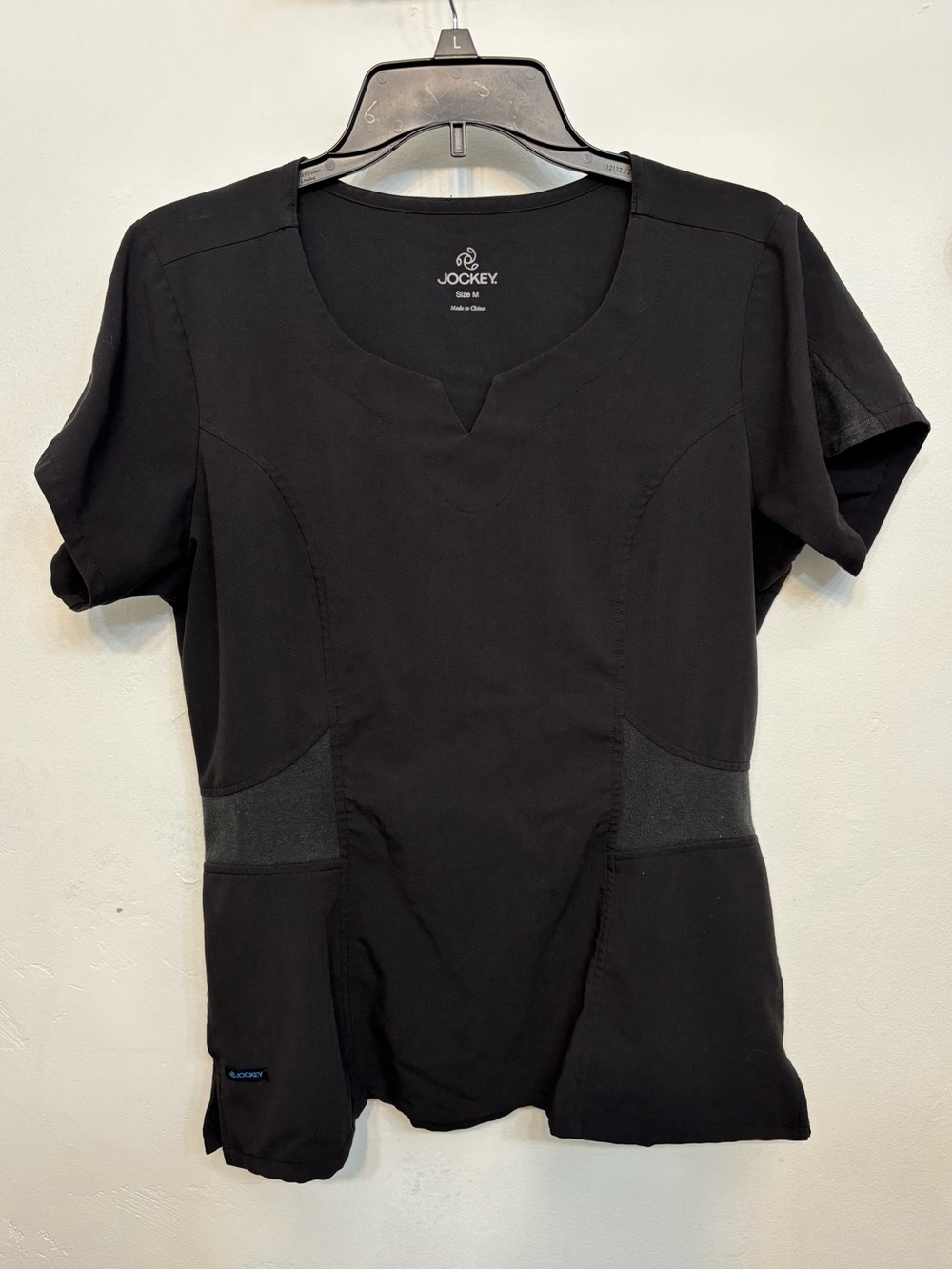 Jockey Black Notch Neckline Scrub Top With Rib Knit Inserts Women’s Size Medium